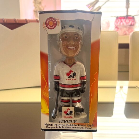 Mario Lemieux Hand Painted Bobblehead by Animation In Motion Collectible Series! - Picture 1 of 6
